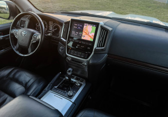 Подержанный автомобиль Toyota Land Cruiser Suv 2020 года (9 фото)