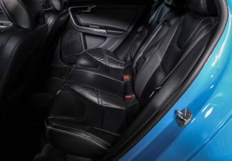 Подержанный автомобиль Volvo S60 2014 года (10 фото)