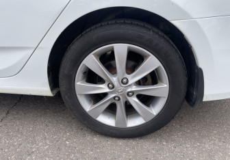 Подержанный автомобиль Hyundai Solaris Sedan 2015 года (12 фото)