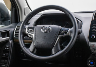 Подержанный автомобиль Toyota Land Cruiser Prado 2021 года (15 фото)