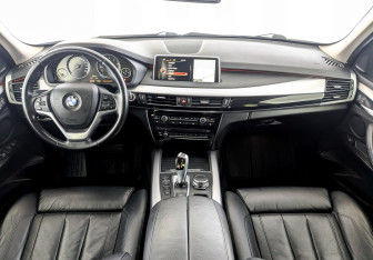 Подержанный автомобиль BMW X5 2015 года (14 фото)