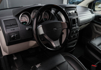 Подержанный автомобиль Dodge Caravan 2009 года (15 фото)