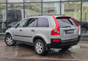 Подержанный автомобиль Volvo XC90 2004 года (6 фото)