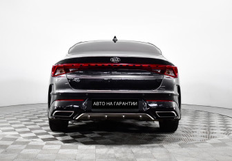 Подержанный автомобиль Kia K5 2021 года (4 фото)