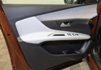 Подержанный автомобиль Peugeot 3008 2019 года (19 фото)