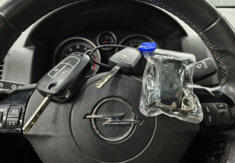 Подержанный автомобиль Opel Astra Hatchback 2010 года (15 фото)