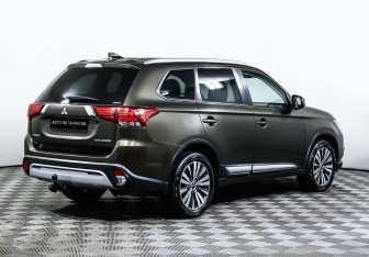 Подержанный автомобиль Mitsubishi Outlander 2018 года (5 фото)