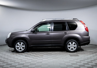 Подержанный автомобиль Nissan X-Trail 2008 года (8 фото)