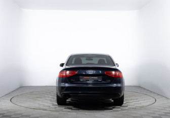 Подержанный автомобиль Audi A4 Sedan 2013 года (6 фото)