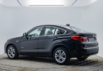 Подержанный автомобиль BMW X4 2017 года (3 фото)