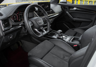 Подержанный автомобиль Audi Q5 2021 года (12 фото)