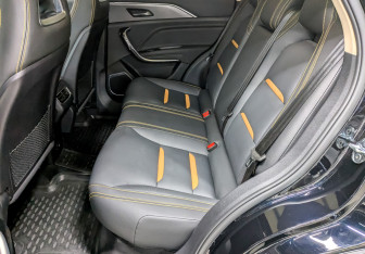 Подержанный автомобиль FAW Bestune T77 2023 года (12 фото)