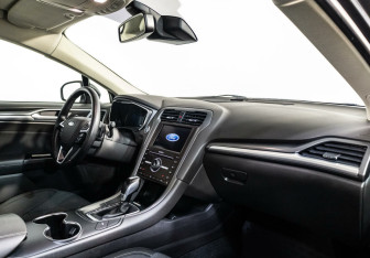 Подержанный автомобиль Ford Mondeo Sedan 2017 года (5 фото)