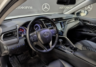 Подержанный автомобиль Toyota Camry Sedan 2018 года (15 фото)