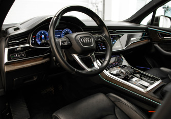 Подержанный автомобиль Audi Q7 2020 года (7 фото)