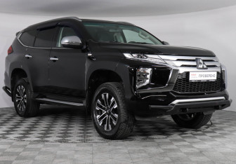 Подержанный автомобиль Mitsubishi Montero Sport 2022 года (3 фото)