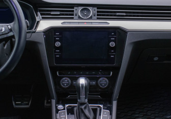 Подержанный автомобиль Volkswagen Passat Sedan 2019 года (14 фото)