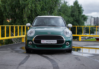 Подержанный автомобиль MINI Hatch 2021 года (2 фото)