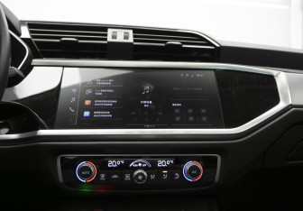 Подержанный автомобиль Audi Q3 2023 года (19 фото)