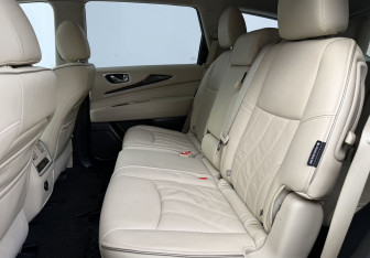 Подержанный автомобиль Infiniti QX60 2019 года (11 фото)