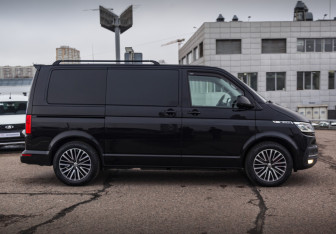 Подержанный автомобиль Volkswagen Multivan 2020 года (6 фото)