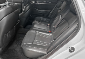 Подержанный автомобиль Hyundai Genesis 2014 года (11 фото)