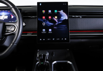 Подержанный автомобиль Jaecoo J7 2024 года (14 фото)