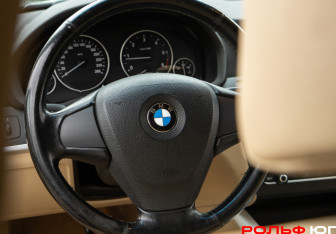 Подержанный автомобиль BMW X3 2012 года (11 фото)