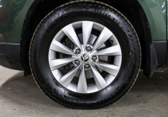 Подержанный автомобиль Skoda Karoq 2020 года (21 фото)