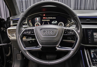 Подержанный автомобиль Audi A8 2018 года (17 фото)