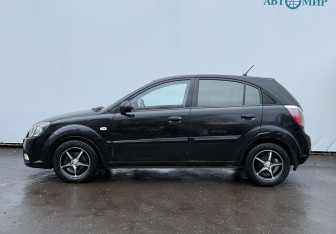 Подержанный автомобиль Kia Rio Hatchback 2010 года (8 фото)
