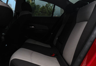 Подержанный автомобиль Chevrolet Cruze Sedan 2011 года (8 фото)