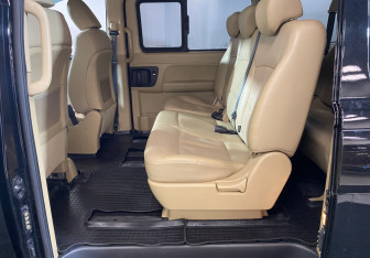 Подержанный автомобиль Hyundai H-1 2018 года (10 фото)