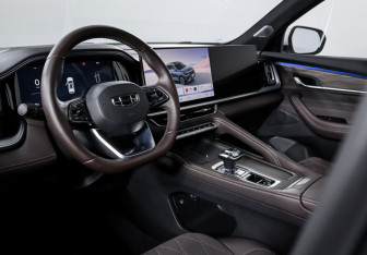 Подержанный автомобиль Geely Monjaro 2025 года (14 фото)