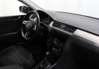 Подержанный автомобиль Skoda Rapid Liftback 2014 года (10 фото)