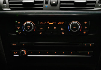 Подержанный автомобиль BMW X3 2012 года (23 фото)