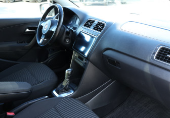 Подержанный автомобиль Volkswagen Polo Sedan 2015 года (9 фото)