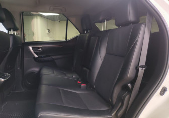 Подержанный автомобиль Toyota Fortuner 2020 года (10 фото)