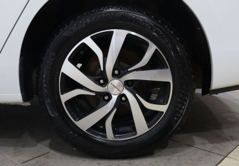 Подержанный автомобиль Nissan Sentra Sedan 2015 года (9 фото)