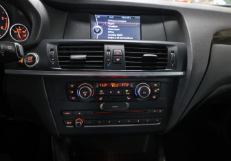 Подержанный автомобиль BMW X3 2012 года (15 фото)