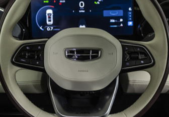 Подержанный автомобиль Geely Monjaro 2023 года (11 фото)