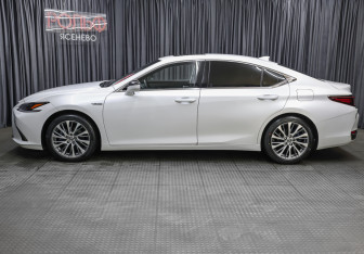 Подержанный автомобиль Lexus ES 2019 года (8 фото)