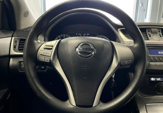 Подержанный автомобиль Nissan Sentra Sedan 2015 года (14 фото)