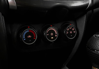 Подержанный автомобиль Mitsubishi ASX 2013 года (14 фото)