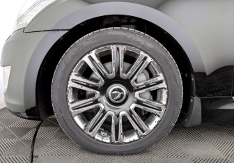 Подержанный автомобиль Hyundai Equus 2015 года (18 фото)