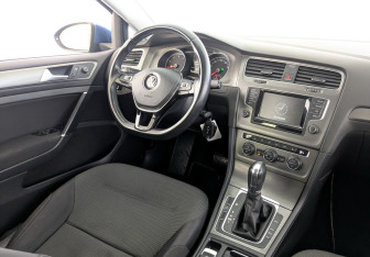 Подержанный автомобиль Volkswagen Golf Hatchback 2013 года (27 фото)