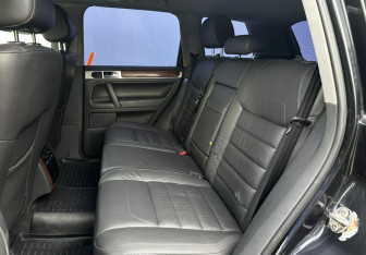 Подержанный автомобиль Volkswagen Touareg 2007 года (10 фото)