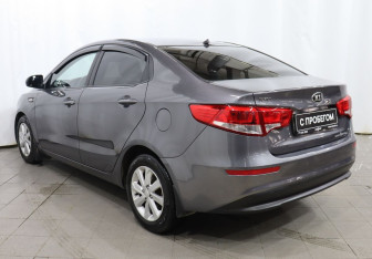 Подержанный автомобиль Kia Rio Sedan 2016 года (6 фото)