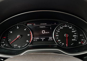 Подержанный автомобиль Audi Q7 2016 года (11 фото)