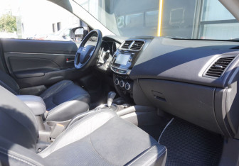 Подержанный автомобиль Mitsubishi ASX 2014 года (11 фото)